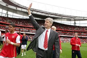 Arsenal v Everton 2007-08 Gallery: Arsene Wenger the Arsenal Manager during the lap of the pitch to thank the fans for their support