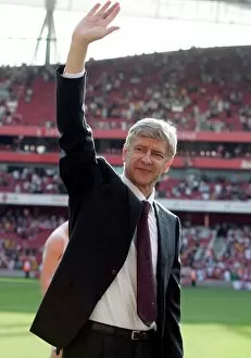 Arsenal v Stoke City 2008-09 Collection: Arsene Wenger Arsenal Manager waves to the fans after the match