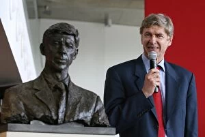 Images Dated 18th October 2007: Arsene Wenger: The Arsenal Manager's Bust Unveiled at AGM, Emirates Stadium (October 18, 2007)