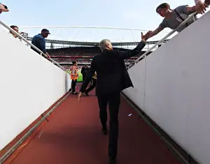 Arsene Wenger: Arsenal Manager's Pre-Match Walk at Emirates Stadium (Arsenal v West Ham United, 2017-18)
