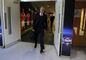 Arsenal V Paris Saint-Germain 2016-17 Prints: Arsene Wenger: Arsenal vs Paris Saint-Germain, UEFA Champions League, 2016