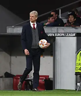 Atletico Madrid V Arsenal 2017-18 Prints: Arsene Wenger at Atletico Madrid's Estadio Metropolitano: Arsenal's UEFA Europa League Semi-Final Battle (2018)