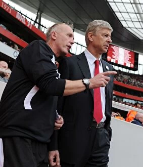 Images Dated 16th October 2011: Arsene Wenger Conferring with Fourth Official Peter Walton at Arsenal vs. Sunderland (2011-12)
