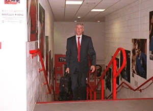 Arsene Wenger in Defeat: Arsenal vs. Chelsea at The Millennium Stadium, 2005