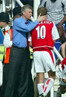 Arsenal v Leicester City Gallery: Arsene Wenger and Dennis bergkamp (Arsenal). Arsenal 2: 1 Leicester City