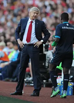 Arsene Wenger with Emmanuel Eboue at Arsenal v Boca Juniors, Emirates Cup 2011