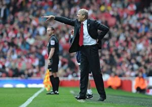 Images Dated 16th October 2011: Arsene Wenger Leading Arsenal Against Sunderland in the Premier League (2011-12)
