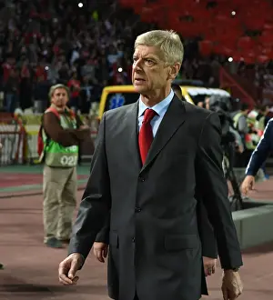 Arsene Wenger Leads Arsenal in Europa League Battle against Red Star Belgrade, 2017