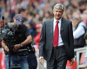 Images Dated 8th April 2012: Arsene Wenger Leads Arsenal Against Manchester City, April 2012