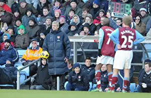 Aston Villa V Arsenal 2010-11 Prints: Arsene Wenger Leads Arsenal to Victory: Aston Villa 2-4, Barclays Premier League, 27/11/10