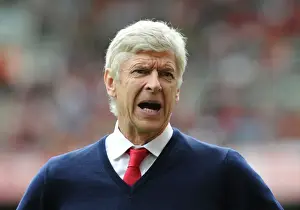 Arsenal Legends V Milan Glorie Prints: Arsene Wenger Reunites with Football Greats: Arsenal Legends vs