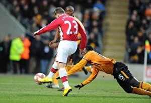 Images Dated 13th March 2010: Arsene Wenger's Arsenal: Andrey Arshavin Scores the Opener Past Hull's Myhill
