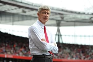 Images Dated 20th August 2011: Arsene Wenger's Struggle: Arsenal vs. Liverpool 0-2 (2011)