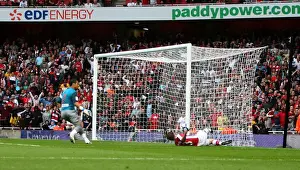Arshavin's Brace: Arsenal Takes 2-1 Lead Over Atletico Madrid at Emirates Cup