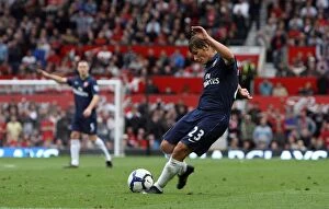 Manchester United v Arsenal 2009-10 Collection: Arshavin's Stunner: Manchester United 2-1 Arsenal, Barclays Premier League (2009)