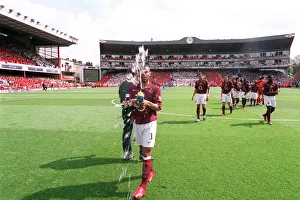 Images Dated 11th May 2006: Ashley Cole (Arsenal) straps water before the match