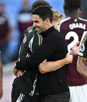 Aston Villa FC v Arsenal FC - Premier League