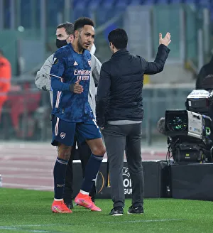 Aubameyang Bids Farewell to the Field: Arsenal vs. SL Benfica in UEFA Europa League
