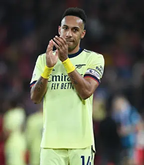 Aubameyang Salutes Arsenal Fans: Liverpool vs Arsenal, 2021-22 Premier League