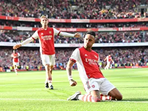 Aubameyang Scores Brace: Arsenal Defeats Tottenham in Premier League Showdown (2021-22)