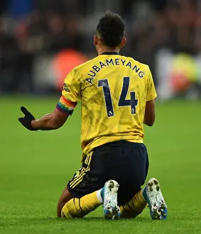 Aubameyang's Dramatic Goal: Arsenal Edge Past West Ham in Premier League Thriller