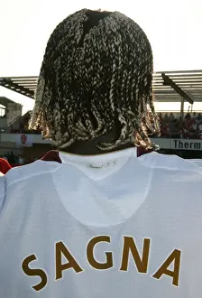 Bacary Sagna in Action: Arsenal's Dominant Performance Against Genclerbirligi (3:0)
