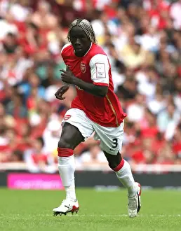 Arsenal V Paris Saint Germain 2007-08 Prints: Bacary Sagna in Action: Arsenal's Win Against Paris Saint-Germain at Emirates Cup (2007)