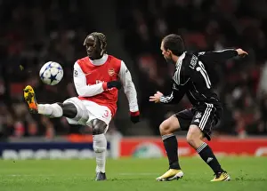 Bacary Sagna (Arsenal) Aleksandar Lazevski (Partizan). Arsenal 3: 1 Partizan Belgrade