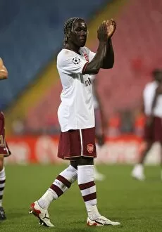 Steaua Bucharest v Arsenal 2007-08 Collection: Bacary Sagna (Arsenal) claps the fans after the match