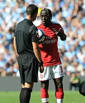 Images Dated 12th September 2009: Bacary Sagna (Arsenal) talks with referee Mark Clattenburg