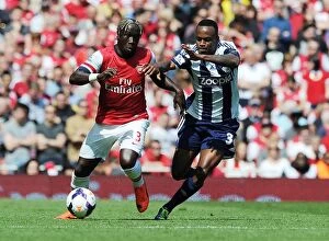 Arsenal v West Bromwich Albion 2013-14 Collection: Bacary Sagna Outmaneuvers Stephane Sessegnon: Arsenal vs West Bromwich Albion