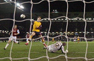 Images Dated 2nd December 2008: A ball hits Nicklas Bendtner