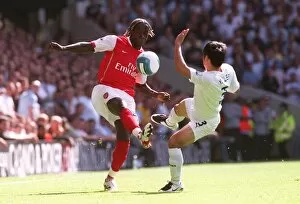Images Dated 17th September 2007: Barcary Sagna (Arsenal) Lee Young-Pyo (Tottenham)