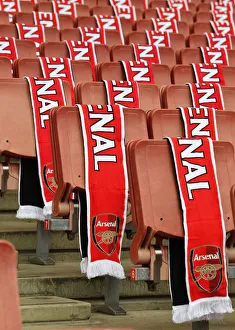 Battle at Emirates: Arsenal Women vs. Tottenham Hotspur Women - FA WSL Clash (2021-22) - Arsenal Scarves Ready