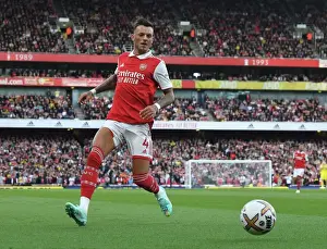 Battle at the Emirates: Arsenal's Ben White Goes Head-to-Head Against Liverpool, 2022-23 Premier League