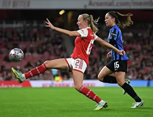 Arsenal Women V FC Zurich Frauen 2022-23 Prints: Battle in Group C: Arsenal vs. FC Zurich - Arsenal Women's Champions League at Emirates Stadium