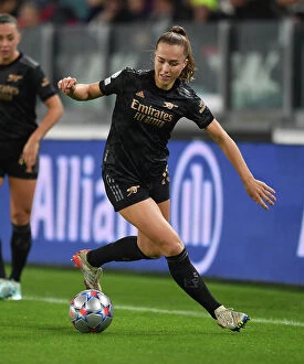Images Dated 24th November 2022: Battle in Group C: Lia Walti Fights for Arsenal against Juventus in UEFA Women's Champions League