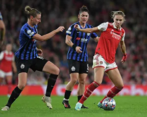 Arsenal Women V FC Zurich Frauen 2022-23 Prints: Battle of Group C: Vivianne Miedema vs