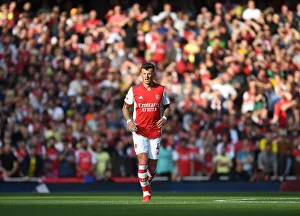 Battle of North London: Arsenal vs. Tottenham - Premier League 2021-22: Intense Rivalry on the Emirates Field