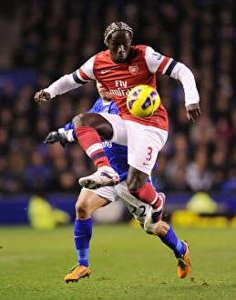 Images Dated 28th November 2012: Battling Past: Sagna Outmaneuvers Pienaar in Everton vs Arsenal Clash (2012-13)