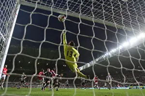 Bendtner's Thrilling Header: Arsenal Takes the Lead Over Newcastle (3:1)