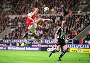 Classic Matches Collection: Bergkamp OBrien1 030209AFC. jpg