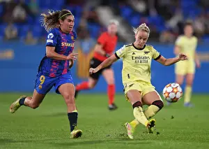 Barcelona V Arsenal Women 2021-22 Prints: Beth Mead Faces Off Against Mariona Caldentey: Barcelona vs