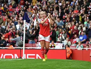 Beth Mead's Emotional Farewell: Arsenal Women Bid Adieu at Emirates Stadium