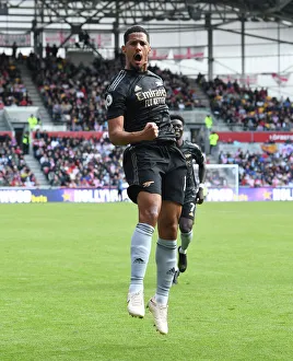 BRENTFORD, ENGLAND - SEPTEMBER 18: William Saliba celebrates scoring Arsenals 1st goal during the Premier League match