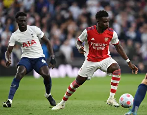 Tottenham Hotspur V Arsenal 2021-22 Prints: Bukayo Saka Dashes Past Sanchez: Tottenham vs. Arsenal, Premier League 2021-22