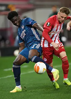 Bukayo Saka Faces Off Against Olympiacos in Empty Europa League Arena