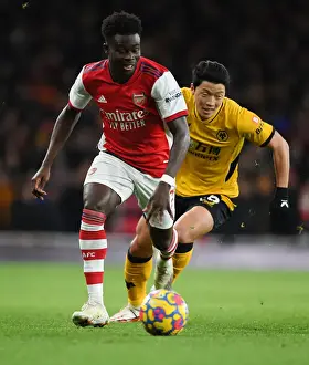 Bukayo Saka's Agile Moves: Outsmarting Hwang Hee-Chan in a Thrilling Arsenal Victory