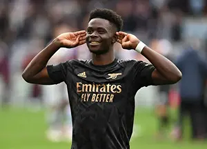 Bukayo Saka's Euphoric Celebration: Arsenal Secures Triumph Over Aston Villa in Premier League
