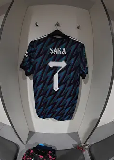 Bukayo Saka's Hanging Shirt in Arsenal Changing Room Before Liverpool Showdown - Carabao Cup Semi-Final